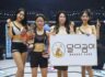 김옥주 달다곰이 회장, 로드FC 아톰급 챔피언 박서영에게 승리 기념 트로피 시상